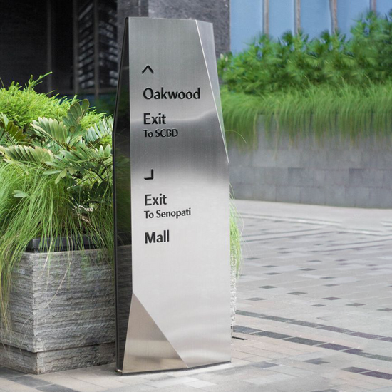 Metal Direction stand– Art Factory